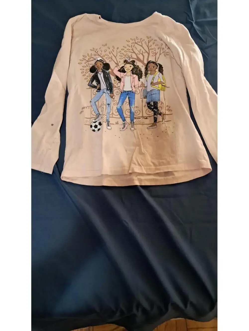 Place: Girls Size Med 7/8 Soccor Long Sleeve‎ Pink Shirt